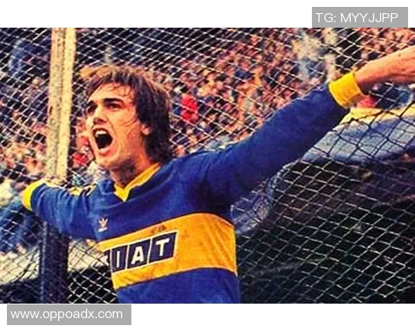 足球历史上以手拨球著称的球星及其经典瞬间分析