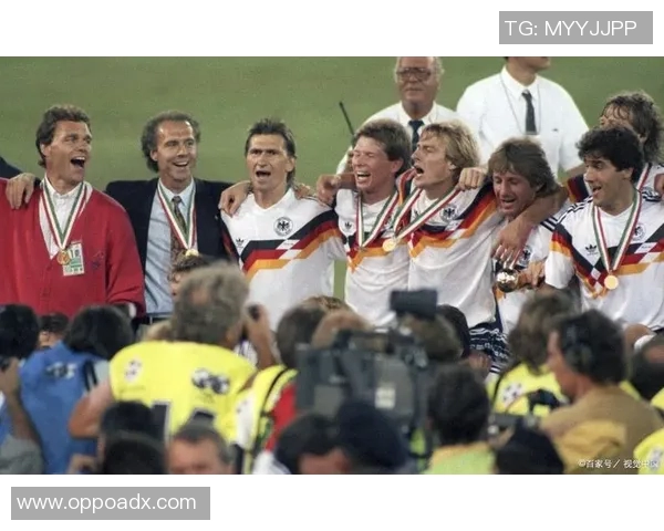 德国足球俱乐部历史十大球星盘点及其传奇时刻解析